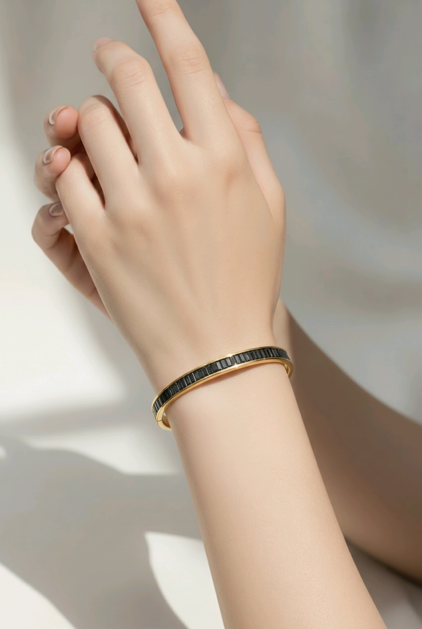 HAB218 - Onyx Bangle
