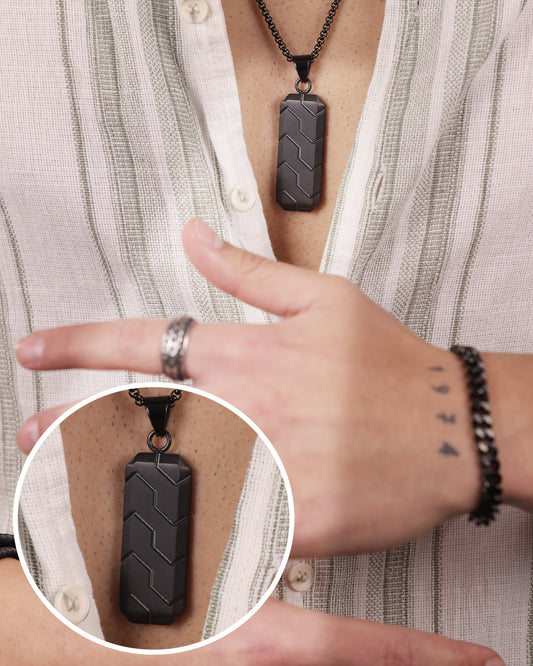 HAN011 - black circuit necklace