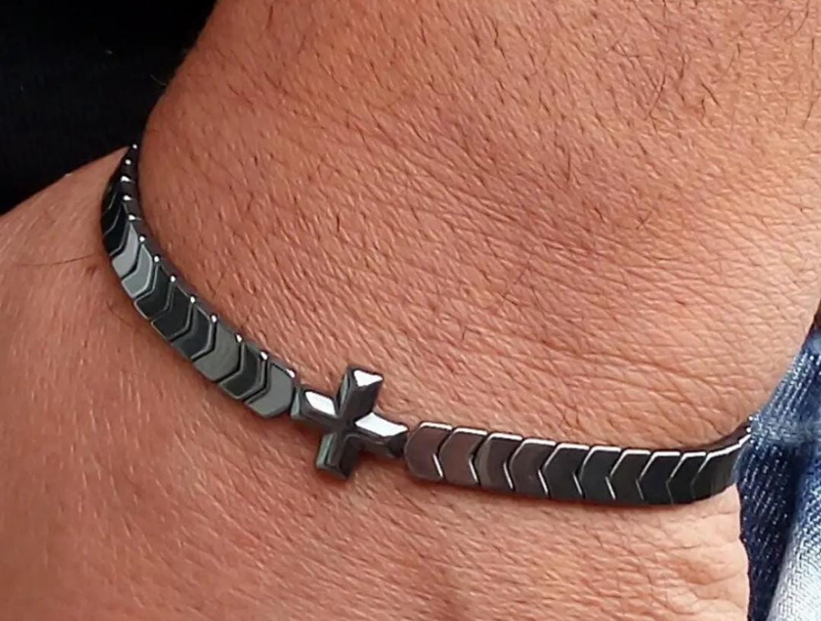 HAB113 - Arrow Cross Bracelet