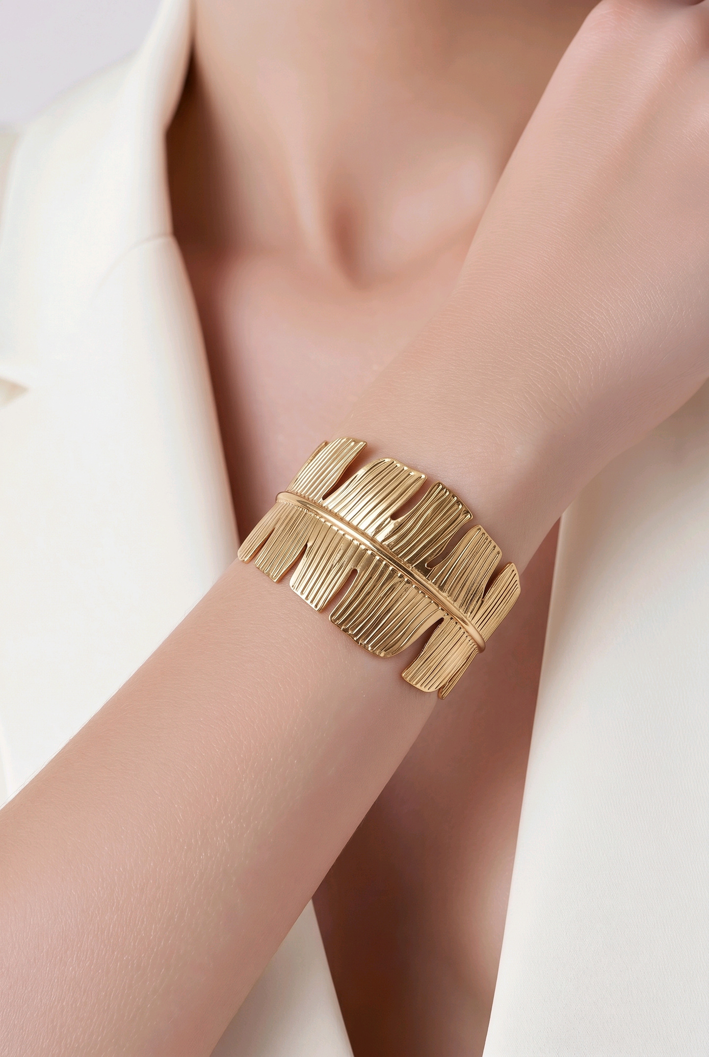 HAB217 - Tropic Leaf Cuff
