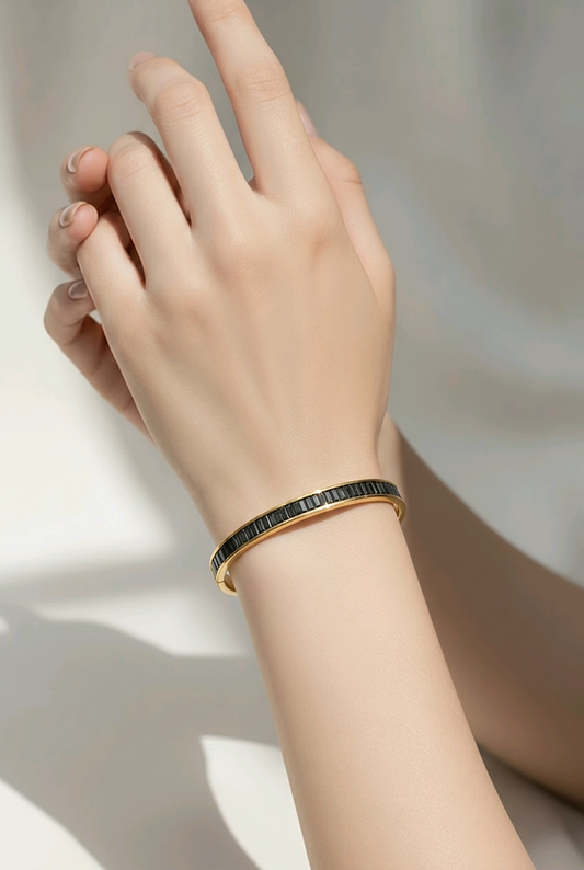 HAB218 -  Onyx Bangle