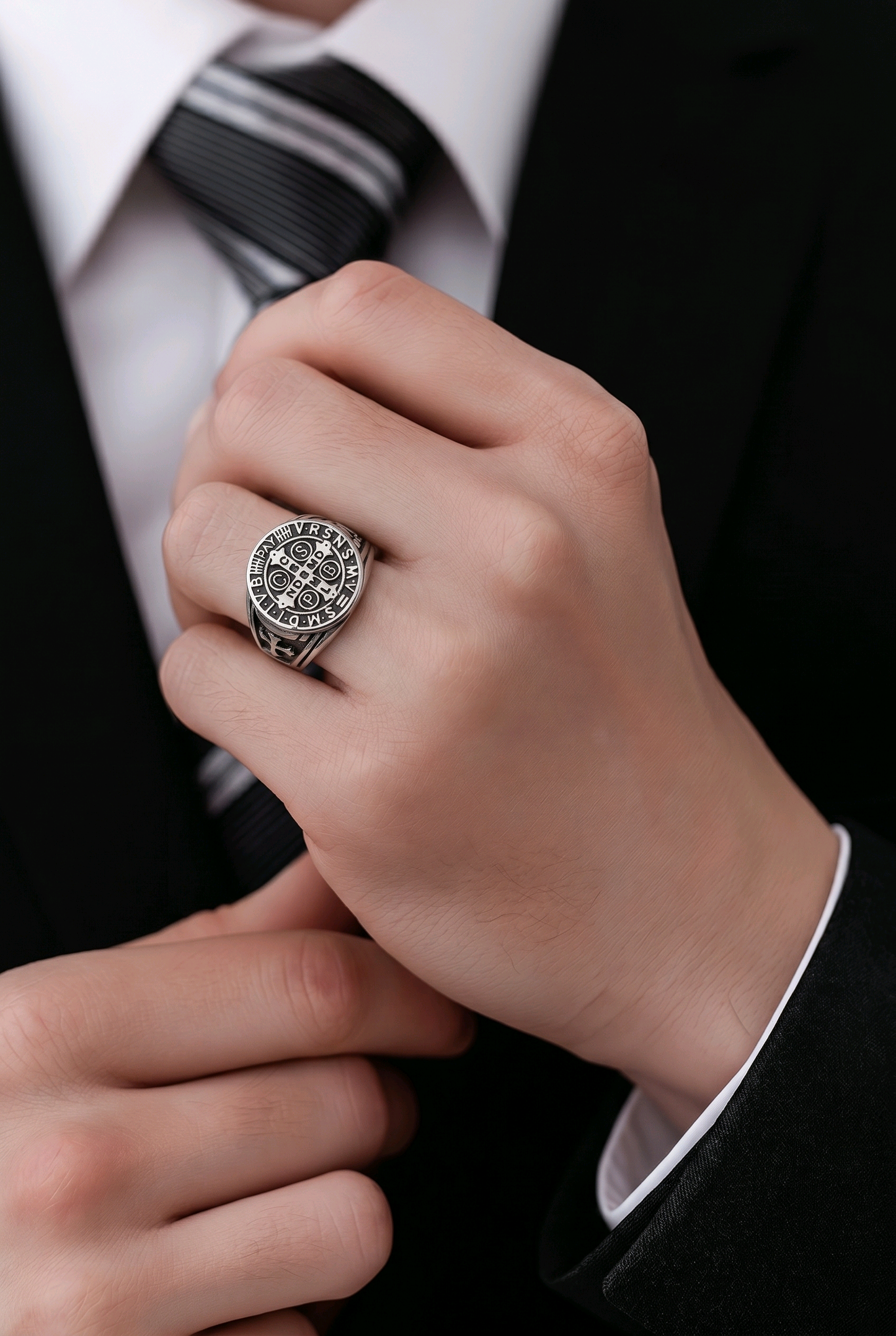 HAR102 - The Medal Ring